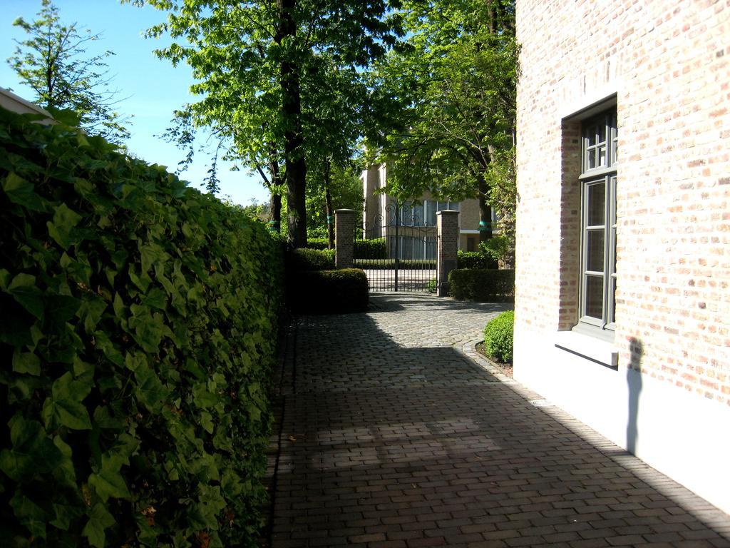 Under Oaks Hotel Westmalle Екстериор снимка